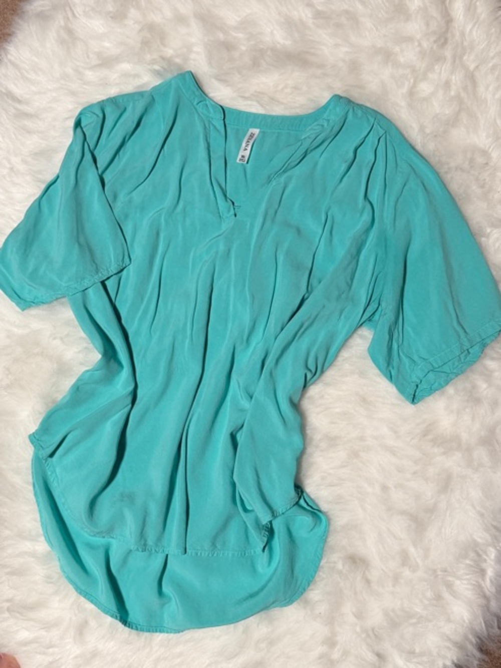 Lightweight Teal Women's V-Neck High-Low Top